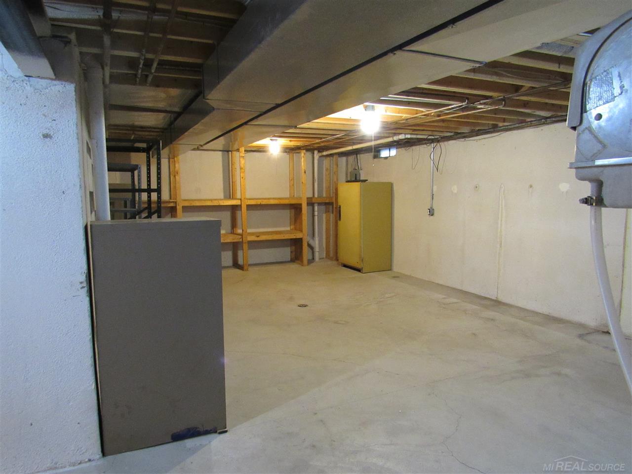 2204 Rochelle Park Drive Rochester, MI 48309 - Photo 37 of 43 31349846-36.JPG