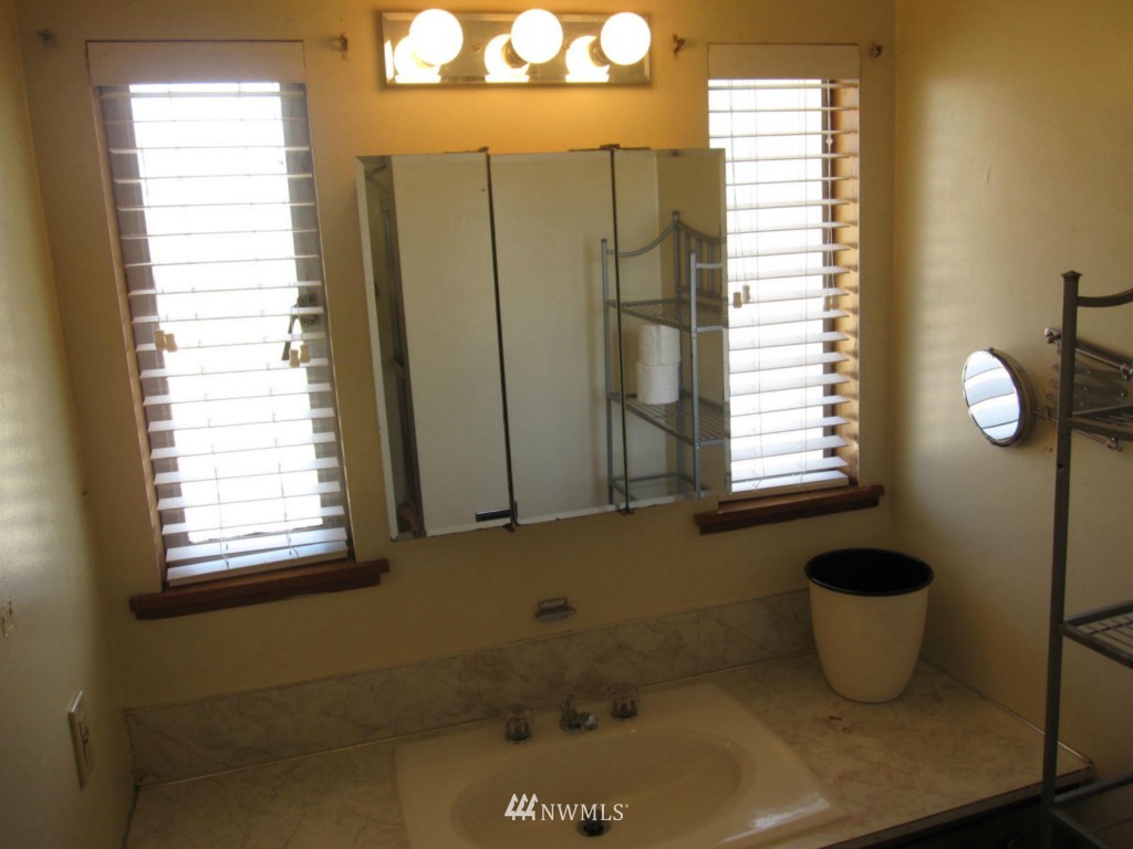 442 Southwest 126th Street Seattle, WA 98146 - Photo 11 of 18 Gallery Image 11