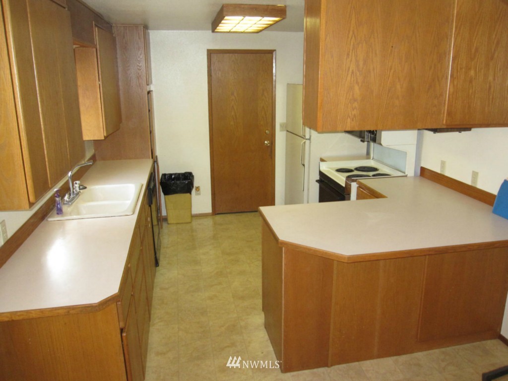 442 Southwest 126th Street Seattle, WA 98146 - Photo 16 of 18 Gallery Image 16