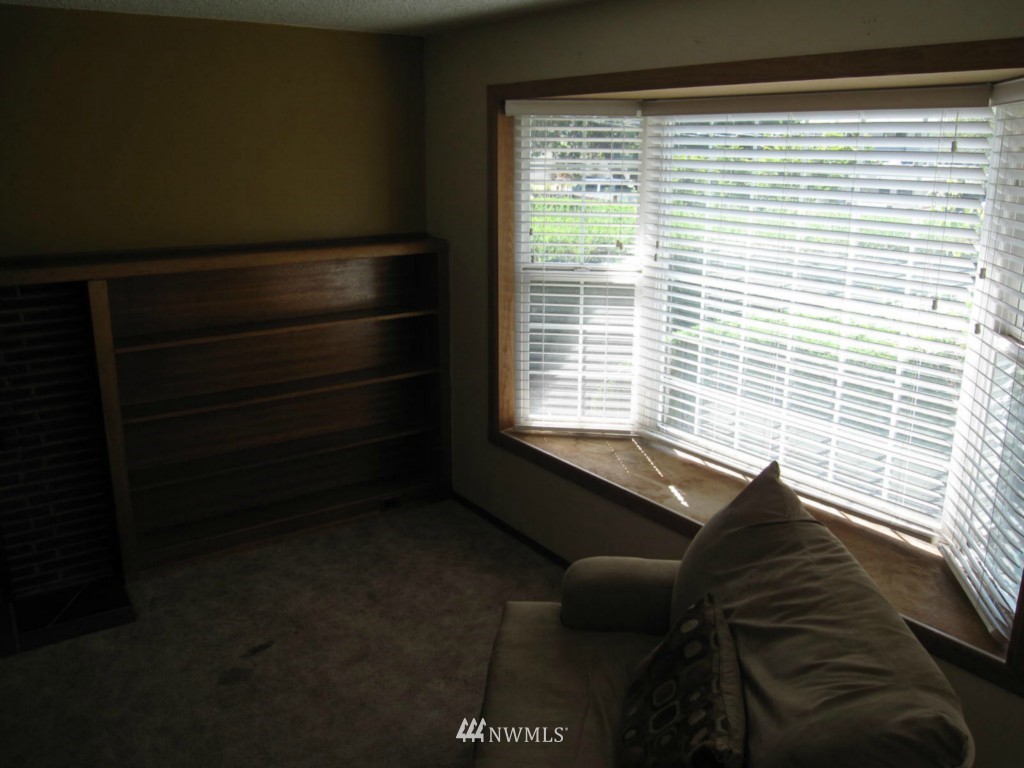 442 Southwest 126th Street Seattle, WA 98146 - Photo 9 of 18 Gallery Image 9