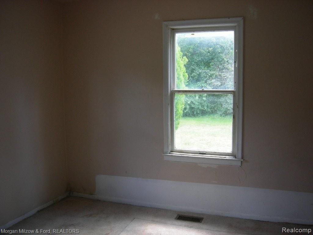 5197 Westview Road Clarkston, MI 48346 - Photo 6 of 11 Bedroom 1
