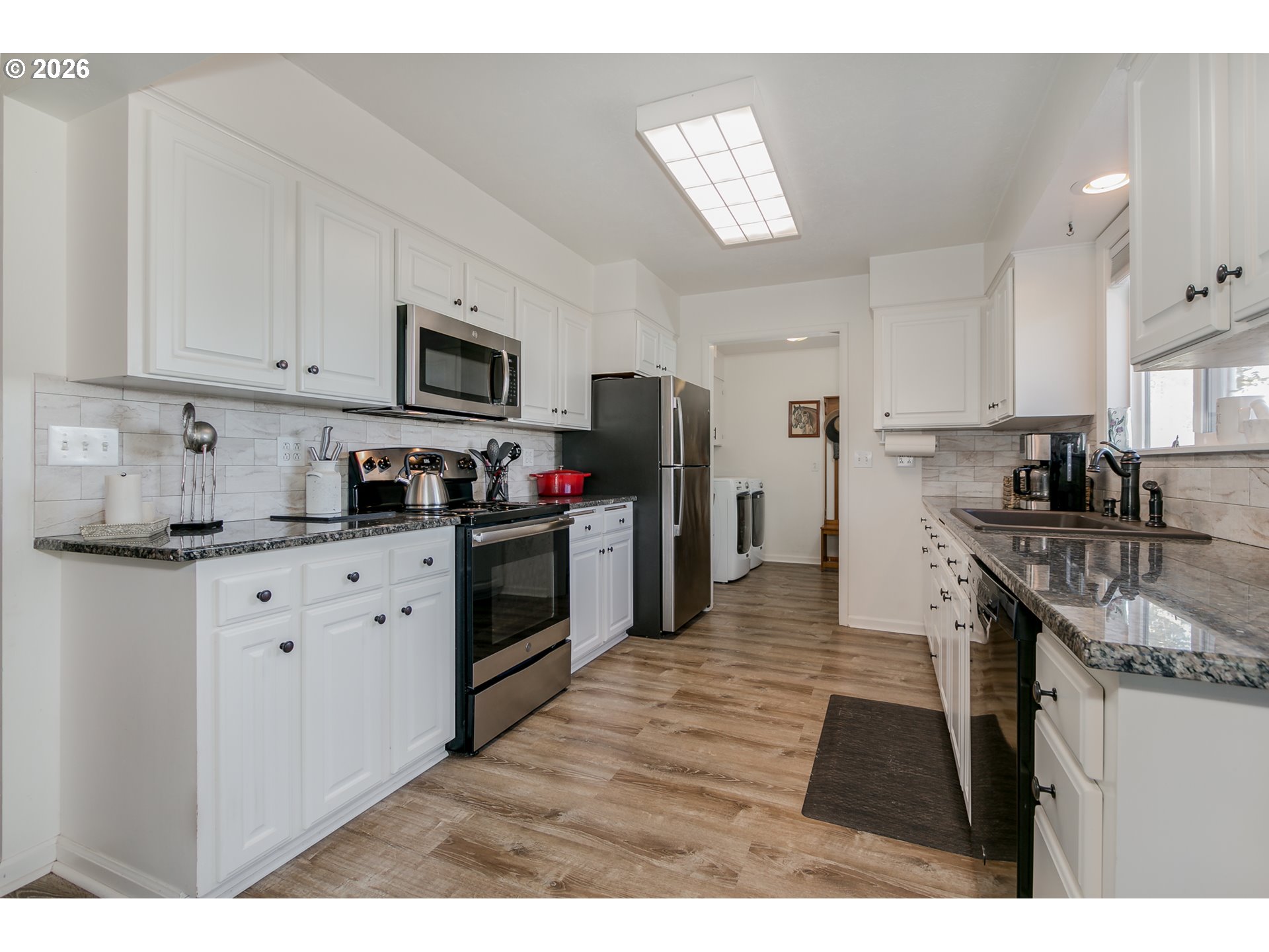33391 Howe Lane Creswell, OR 97426 - Photo 24 of 40 a kitchen with granite countertop a stove top oven a sink dishwasher and a refrigerator with wooden floor