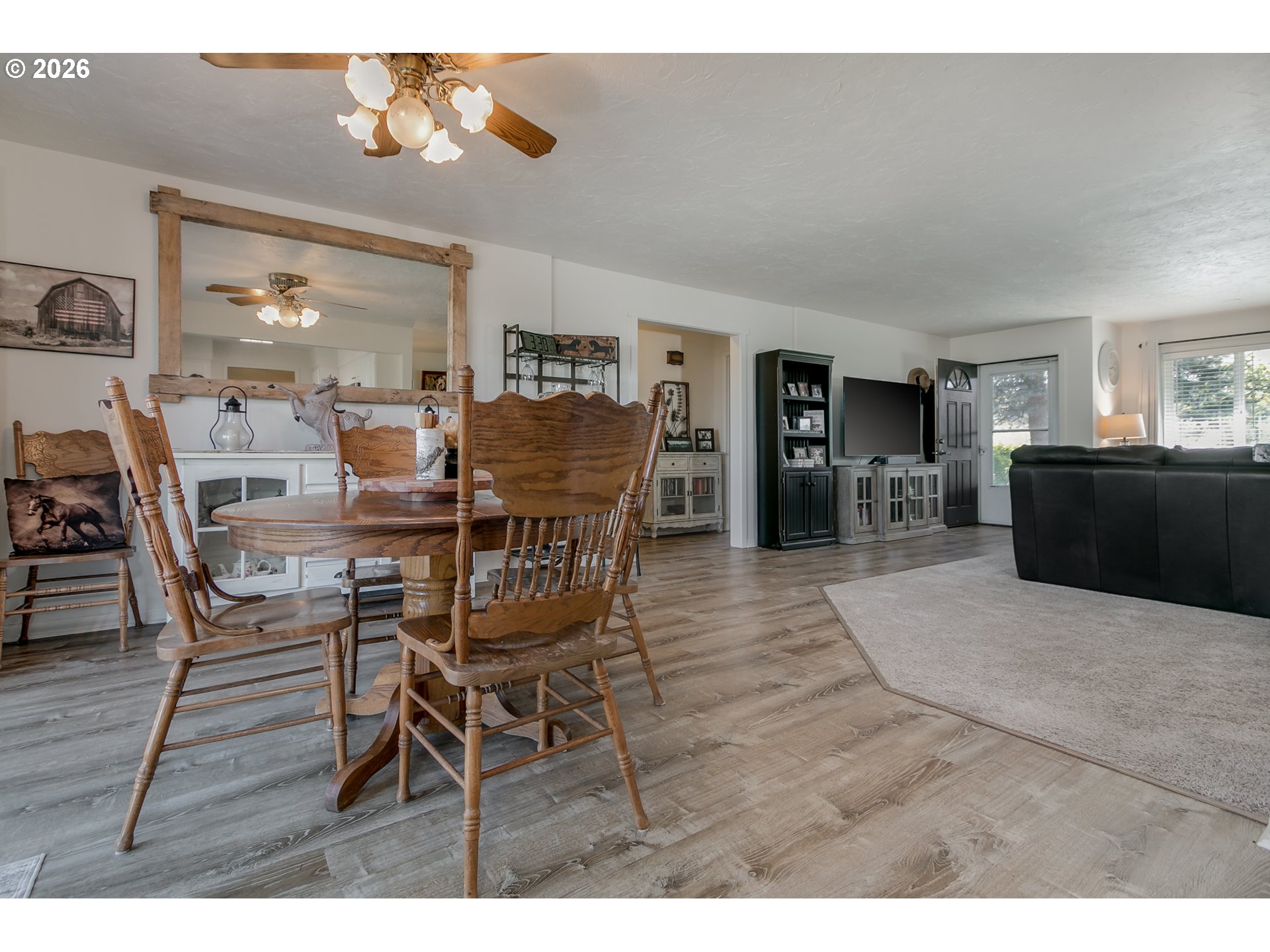 33391 Howe Lane Creswell, OR 97426 - Photo 25 of 40 a dining room with furniture and wooden floor