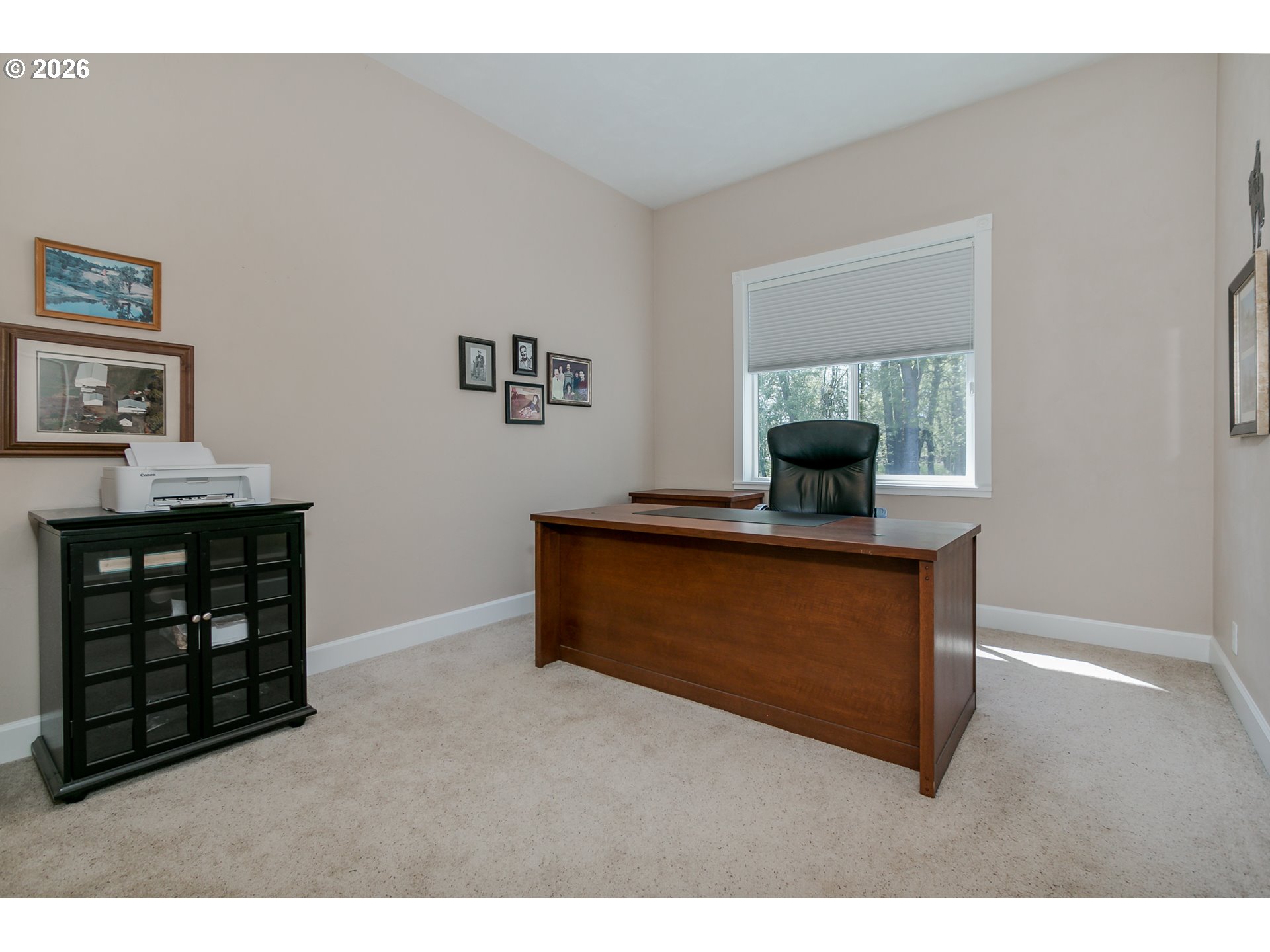33391 Howe Lane Creswell, OR 97426 - Photo 26 of 40 a living room with furniture