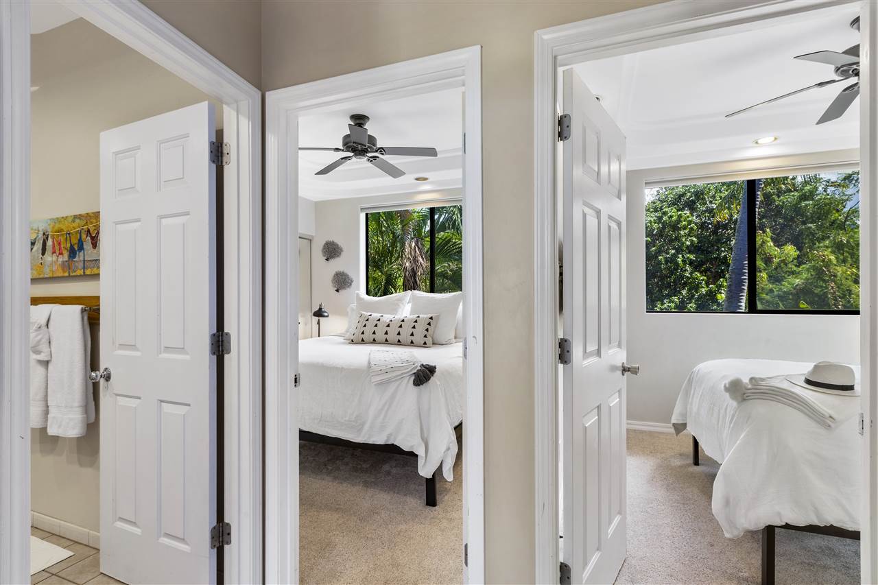 5432 Lower Honoapiilani Road, Unit B7 Lahaina, HI 96761 - Photo 13 of 27 a view of bathroom with a tub shower and a sink