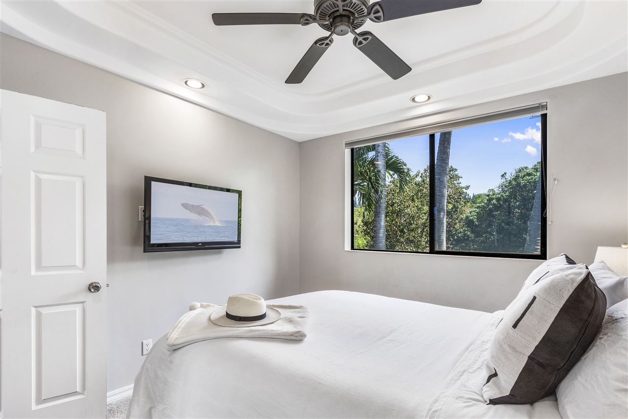 5432 Lower Honoapiilani Road, Unit B7 Lahaina, HI 96761 - Photo 17 of 27 a bedroom with a bed and glass window