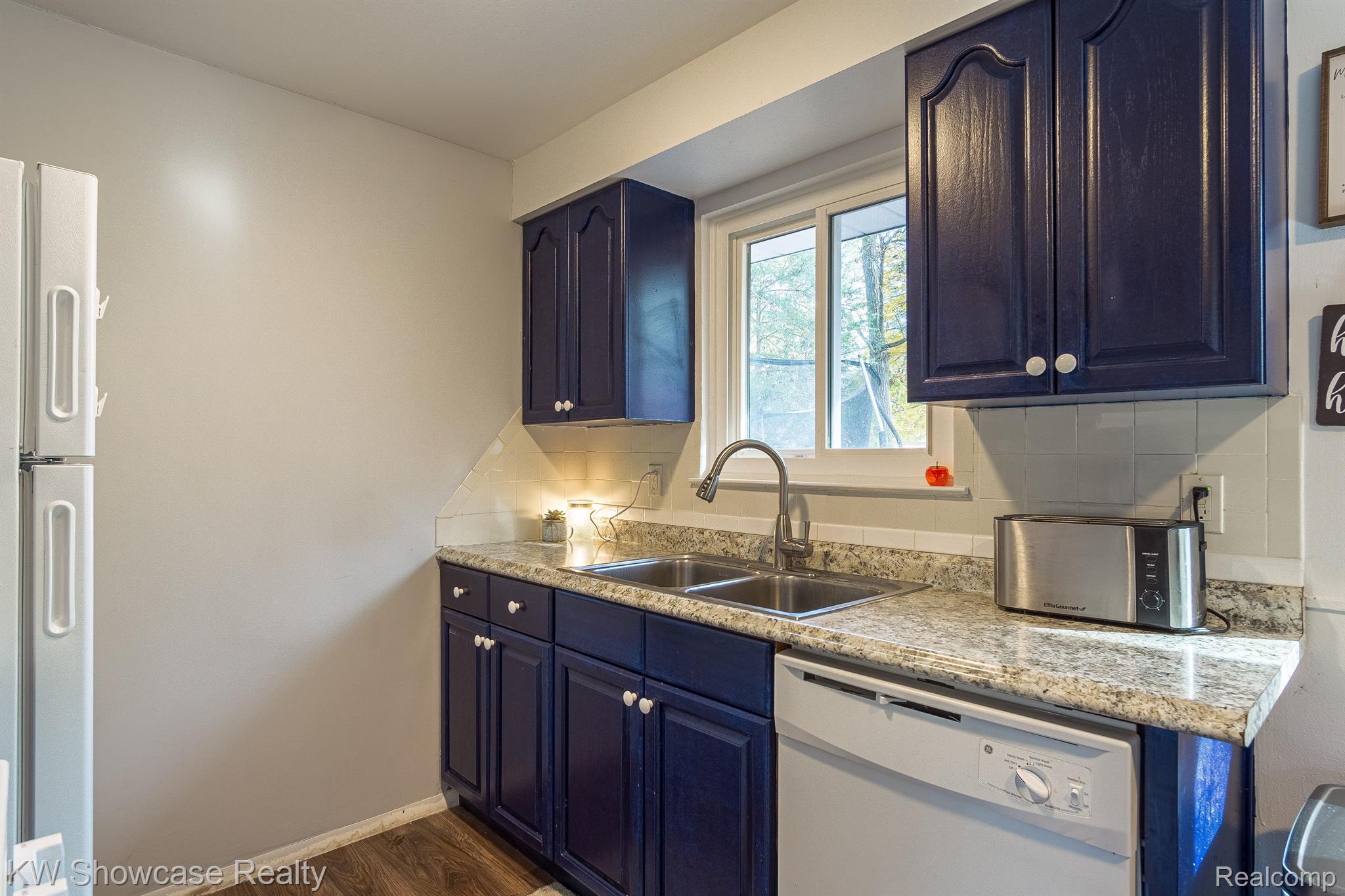 3036 Benstein Road Walled Lake, MI 48390 - Photo 6 of 24 Gallery Image 6
