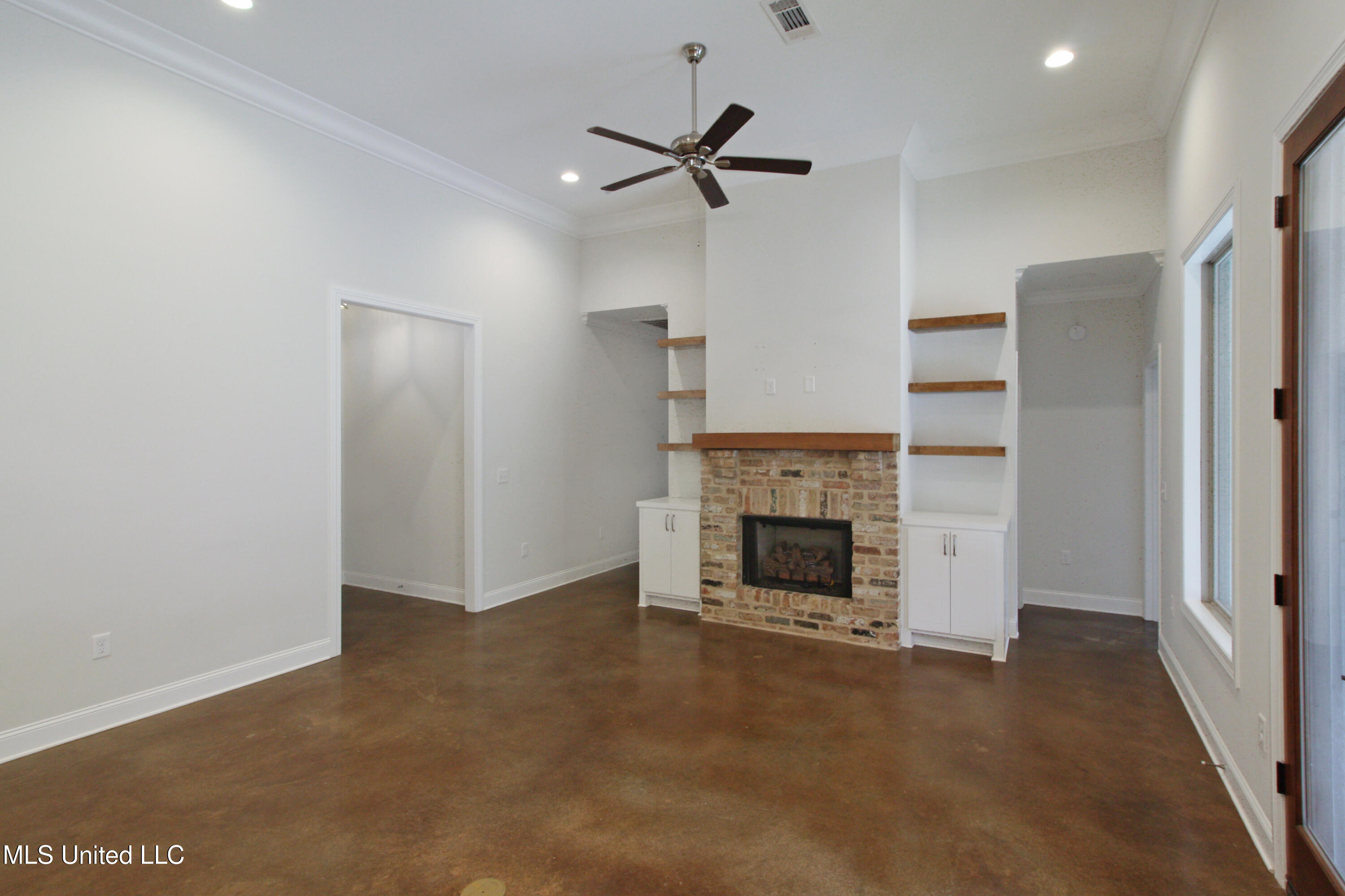 1172 Greenfield Circle Brandon, MS 39042 - Photo 4 of 22 IMG_9900