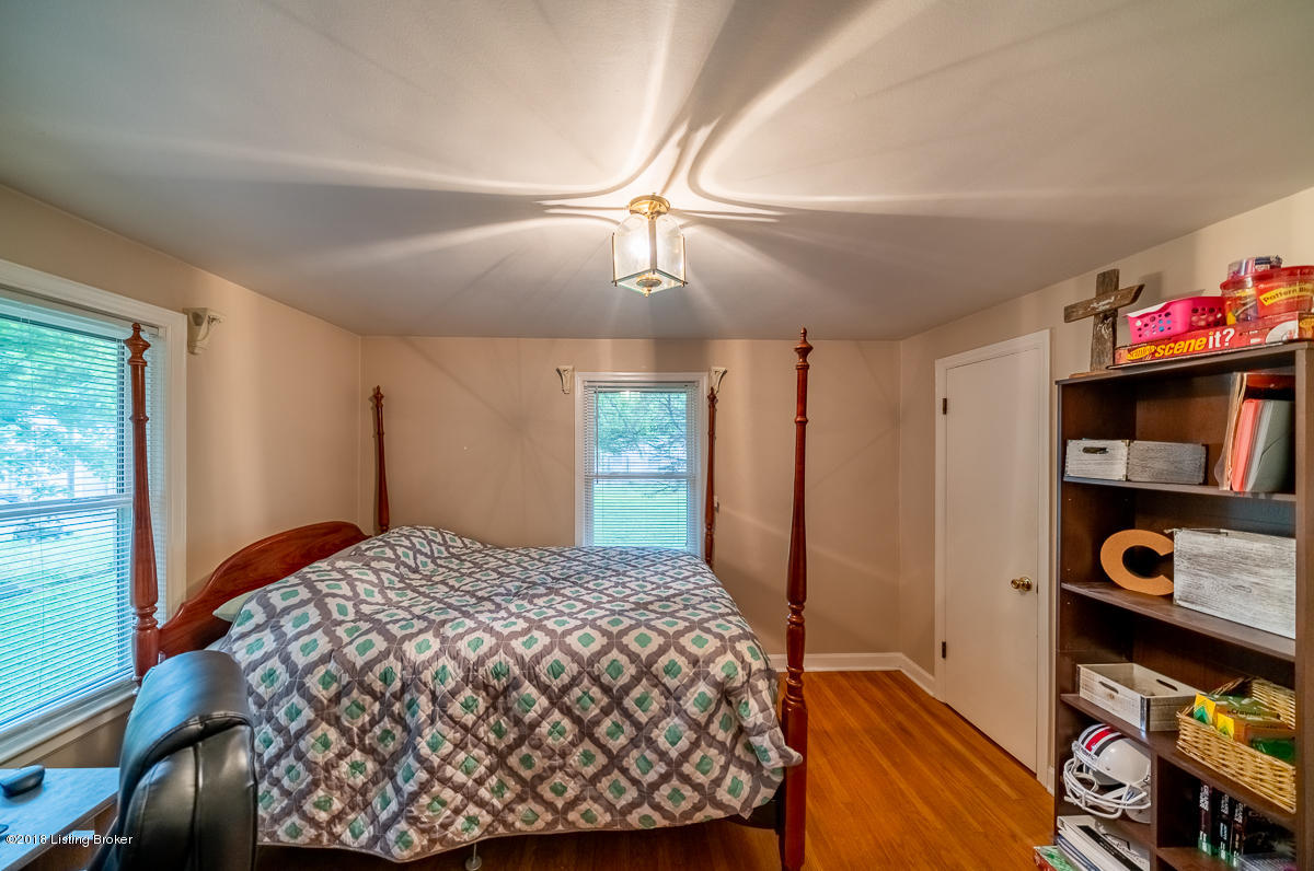 8383 Walker Road Louisville, KY 40258 - Photo 18 of 34 8383 Walker Rd L-4