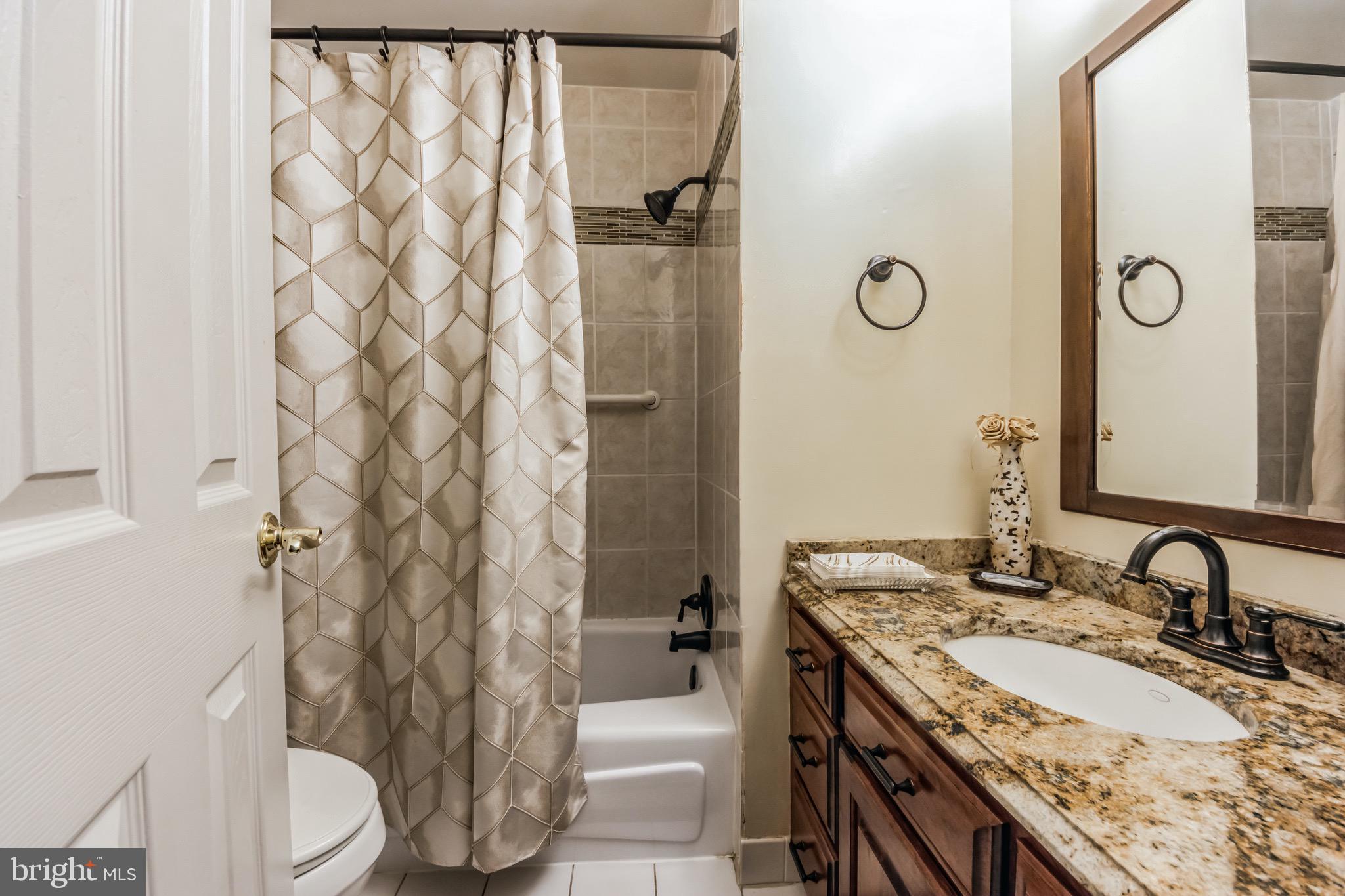 4200 Thistlewood Road Hatboro, PA 19040 - Photo 13 of 30 Full Bath