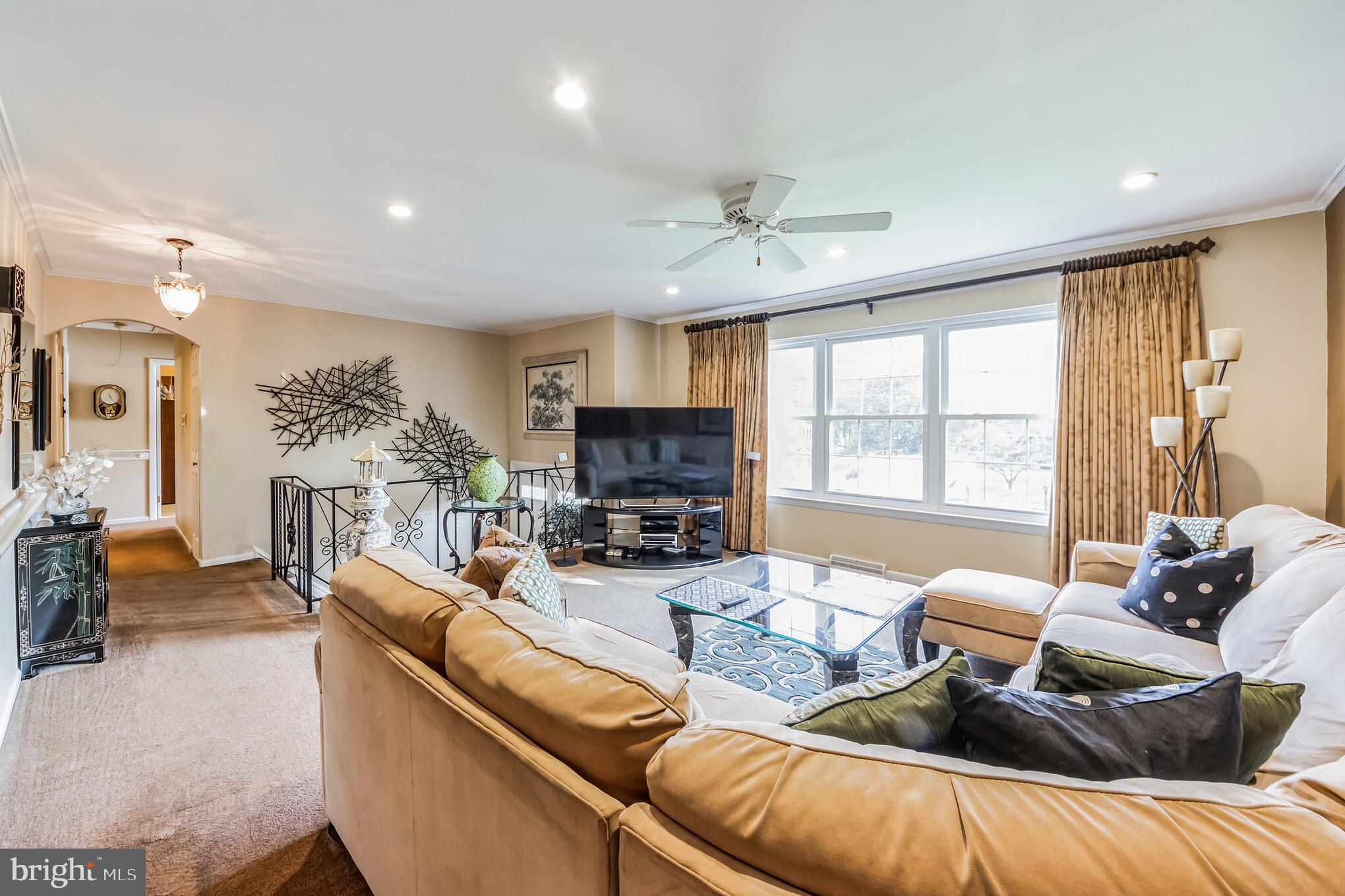 4200 Thistlewood Road Hatboro, PA 19040 - Photo 5 of 30 Living Room