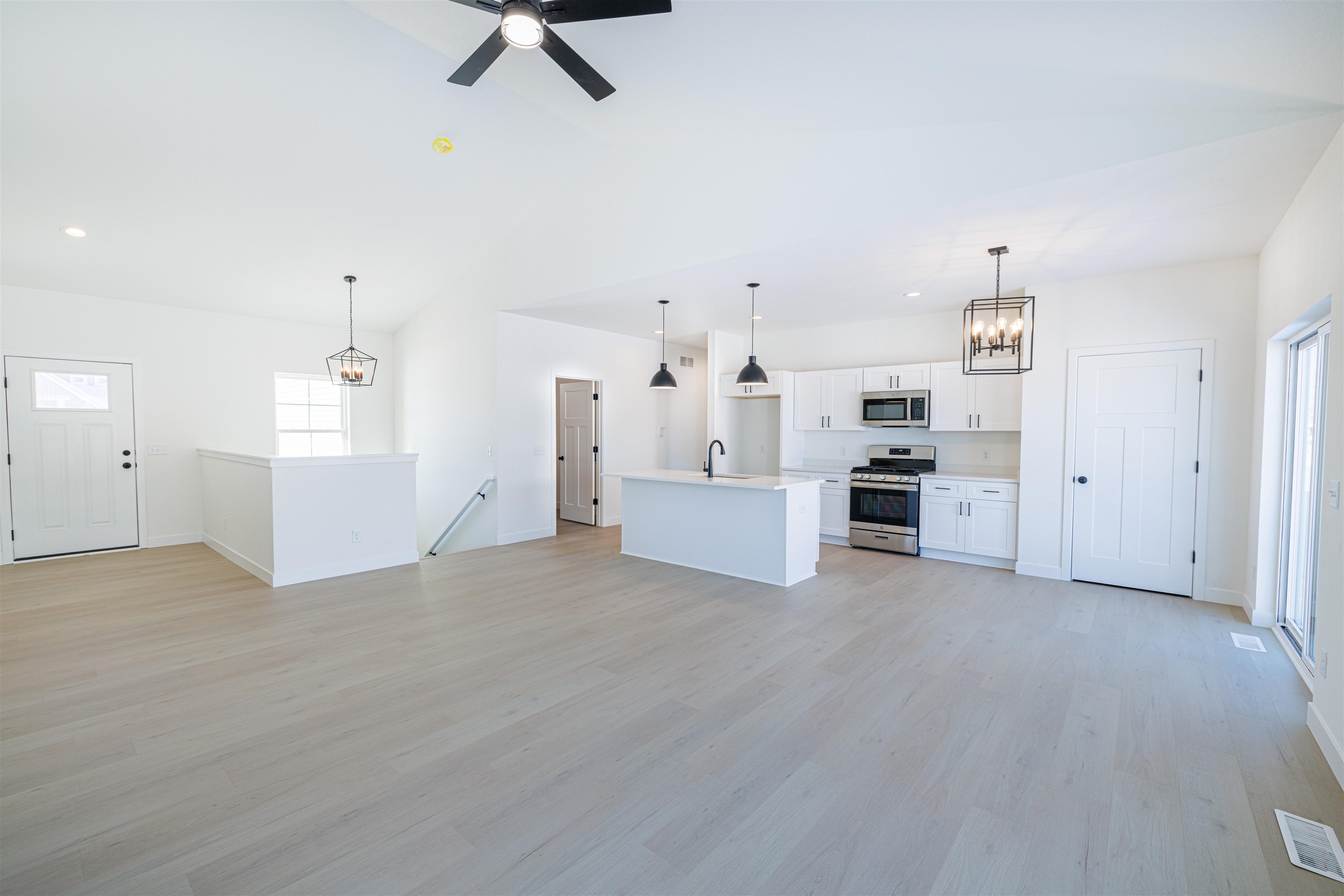 1833 East Kyle Beloit, WI 53511 - Photo 12 of 34