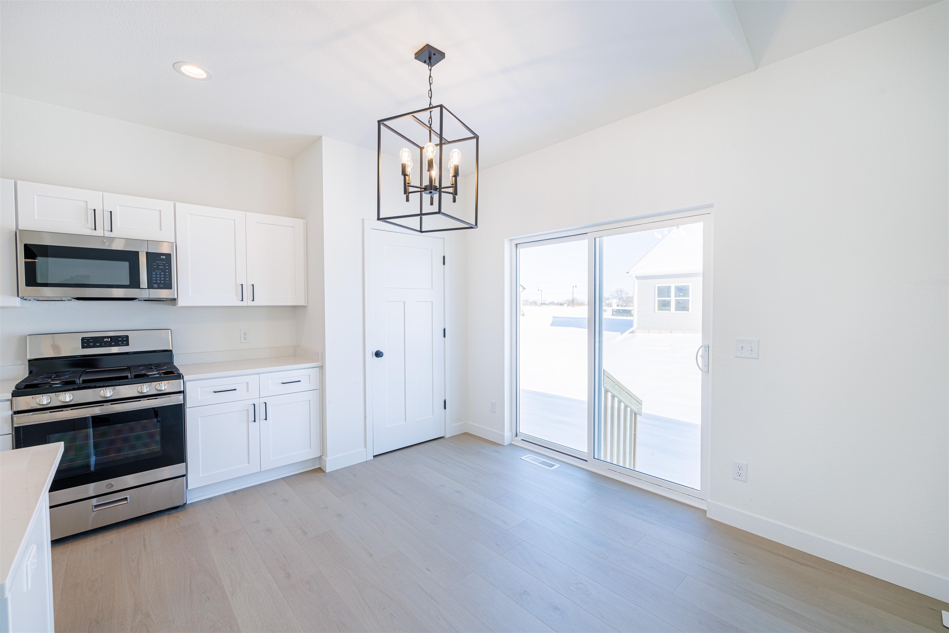 1833 East Kyle Beloit, WI 53511 - Photo 7 of 31