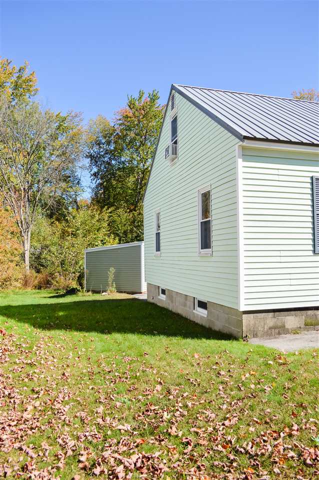 44 Chamberlain Street Rochester, NH 03867 - Photo 3 of 29