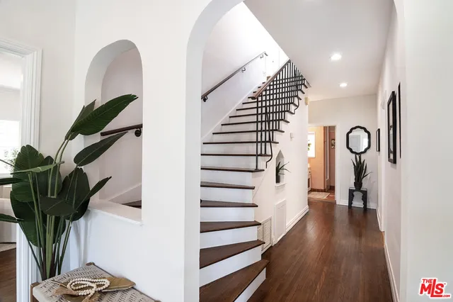 $2,200,000 | 2001 Holly Hill Terrace, Los Angeles, CA 90068