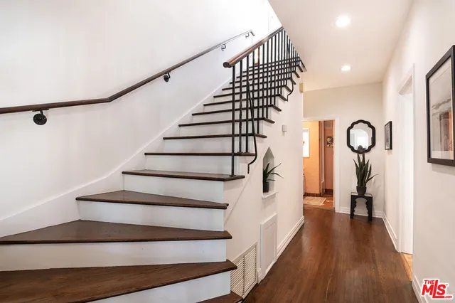$2,200,000 | 2001 Holly Hill Terrace, Los Angeles, CA 90068