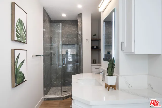 $2,200,000 | 2001 Holly Hill Terrace, Los Angeles, CA 90068