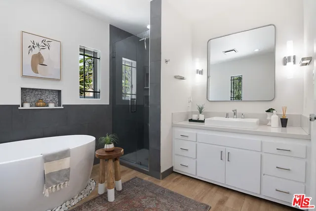 $2,200,000 | 2001 Holly Hill Terrace, Los Angeles, CA 90068