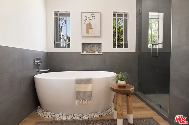 $2,200,000 | 2001 Holly Hill Terrace, Los Angeles, CA 90068