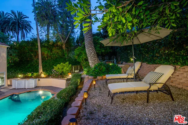 $2,200,000 | 2001 Holly Hill Terrace, Los Angeles, CA 90068