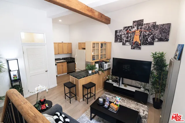 $2,200,000 | 2001 Holly Hill Terrace, Los Angeles, CA 90068