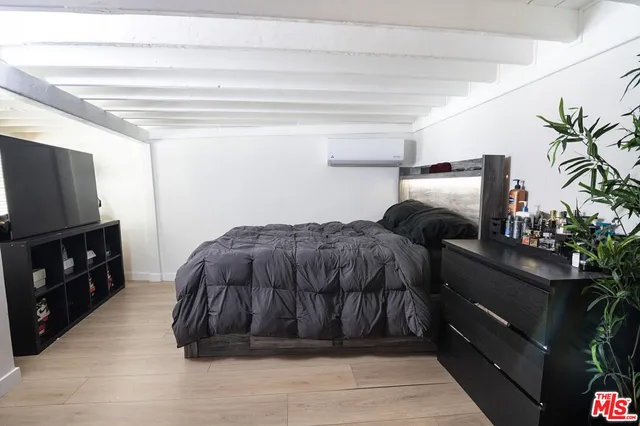 $2,200,000 | 2001 Holly Hill Terrace, Los Angeles, CA 90068