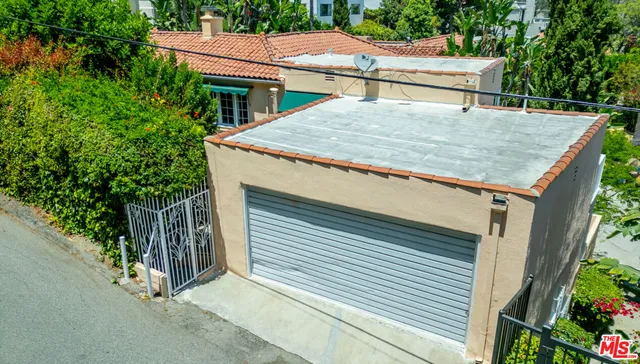 $2,200,000 | 2001 Holly Hill Terrace, Los Angeles, CA 90068