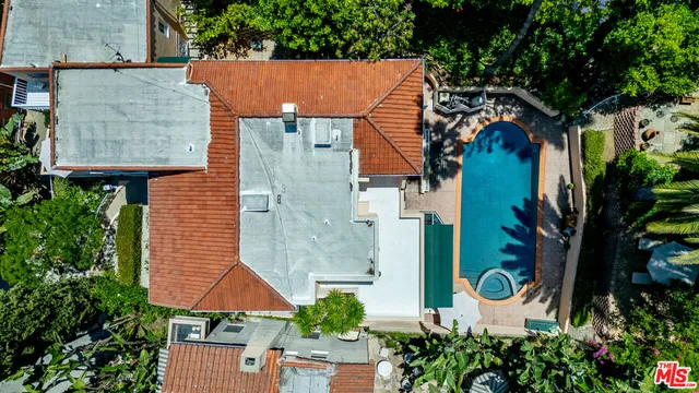 $2,200,000 | 2001 Holly Hill Terrace, Los Angeles, CA 90068