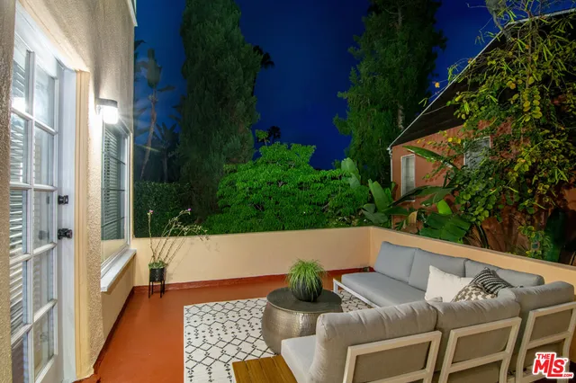 $2,200,000 | 2001 Holly Hill Terrace, Los Angeles, CA 90068