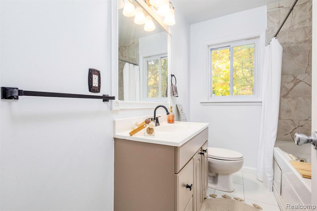 21203 Berg Road Southfield, MI 48033 - Photo 22 of 31