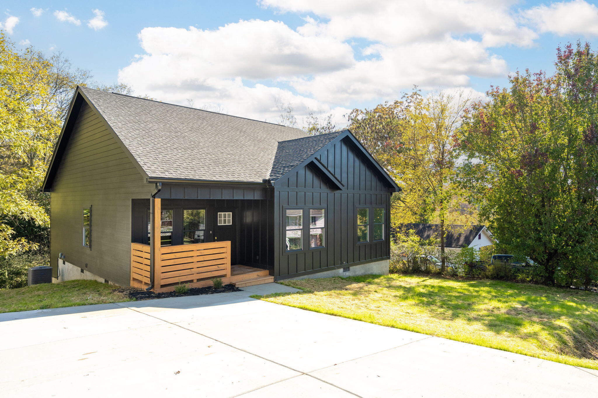 6 Franklin Place East Ridge, TN 37412 - Photo 2 of 25 2-web-or-mls-DSC_3575