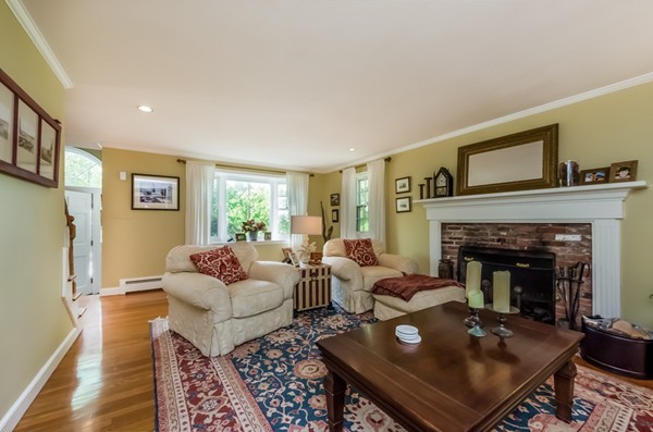 32 Flint Street Marblehead, MA 01945 - Photo 3 of 26 Gallery Image 3