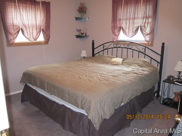 2729 Sandgate Road Springfield, IL 62702 - Photo 8 of 24
