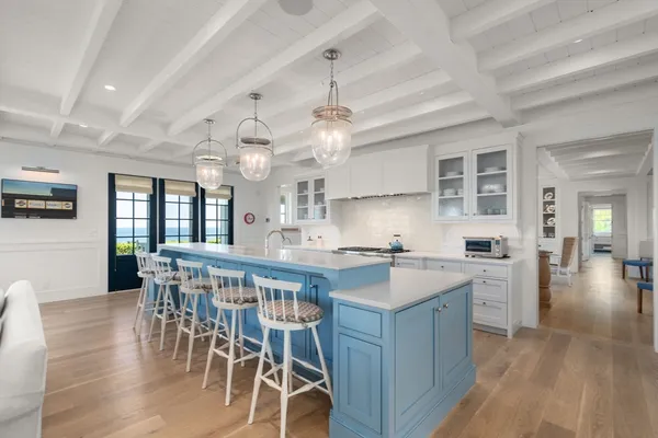 $8,900,000 | 150 East Chop Drive, Oak Bluffs, MA 02557