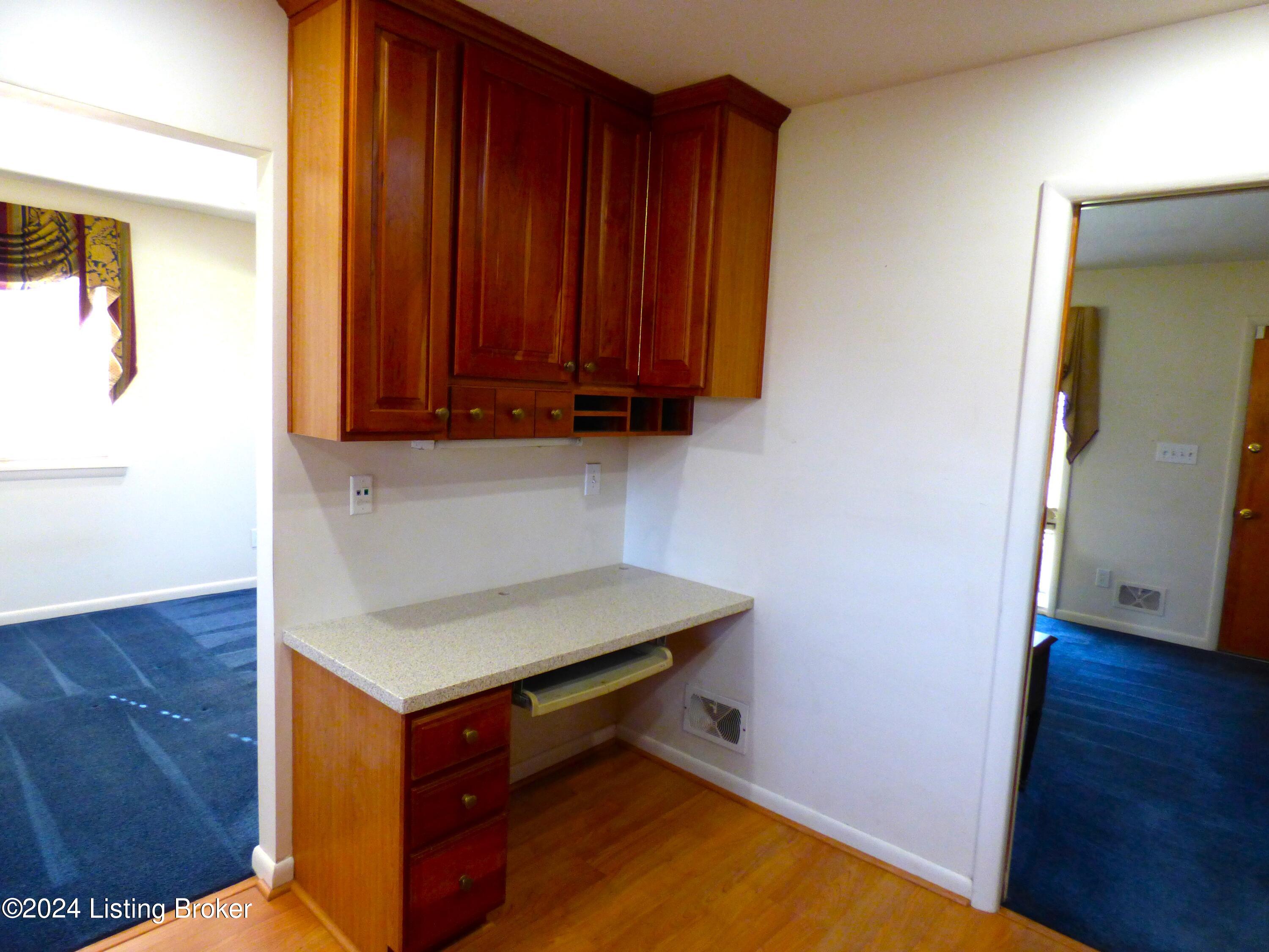 5310 Adkins Road Louisville, KY 40219 - Photo 15 of 41 P1070852