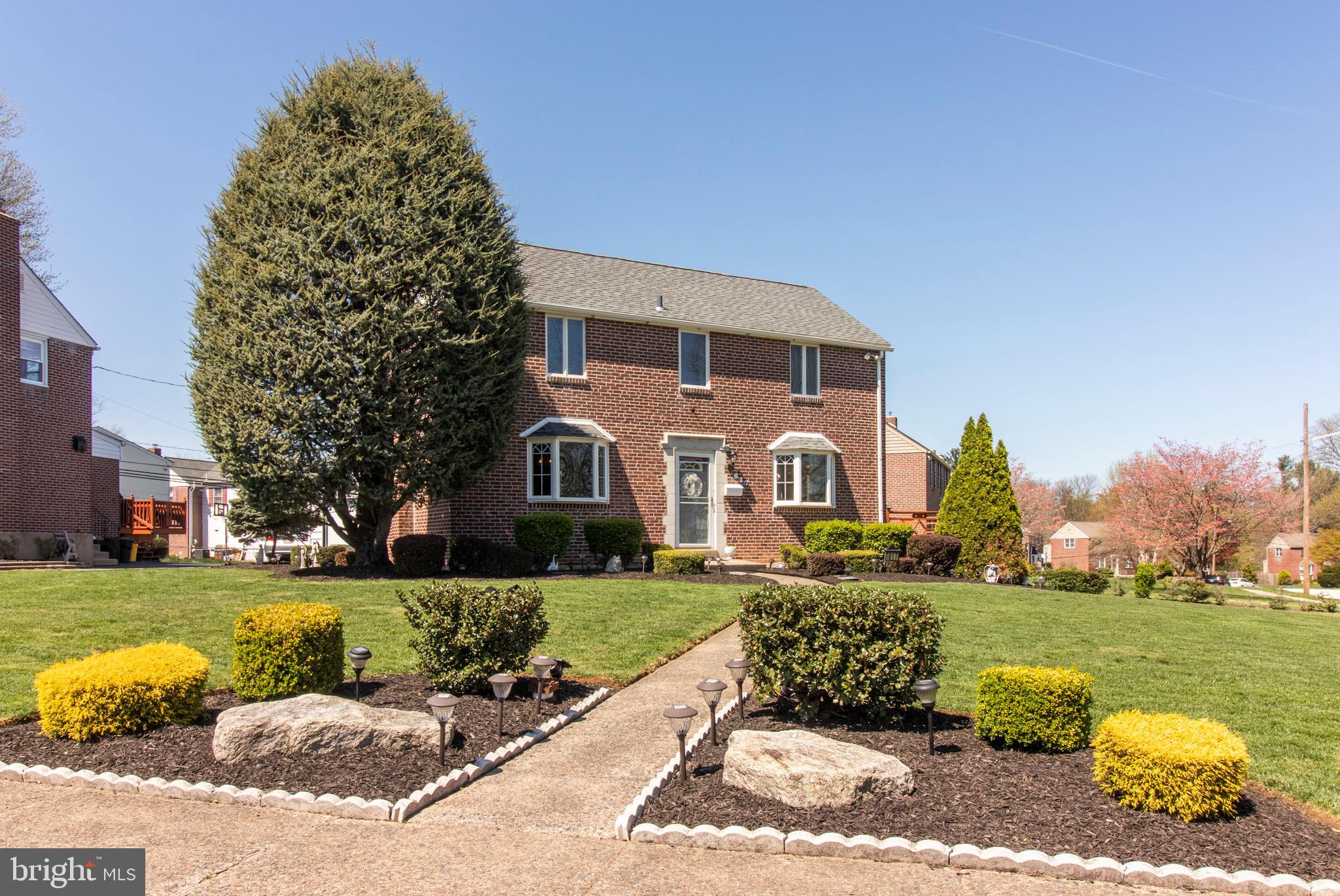 617 Dutton Circle Springfield, PA 19064 - Photo 1 of 36 Gallery Image 1