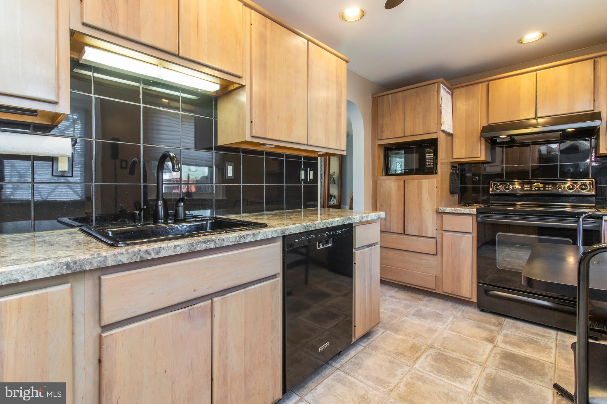 617 Dutton Circle Springfield, PA 19064 - Photo 19 of 36 Gallery Image 19