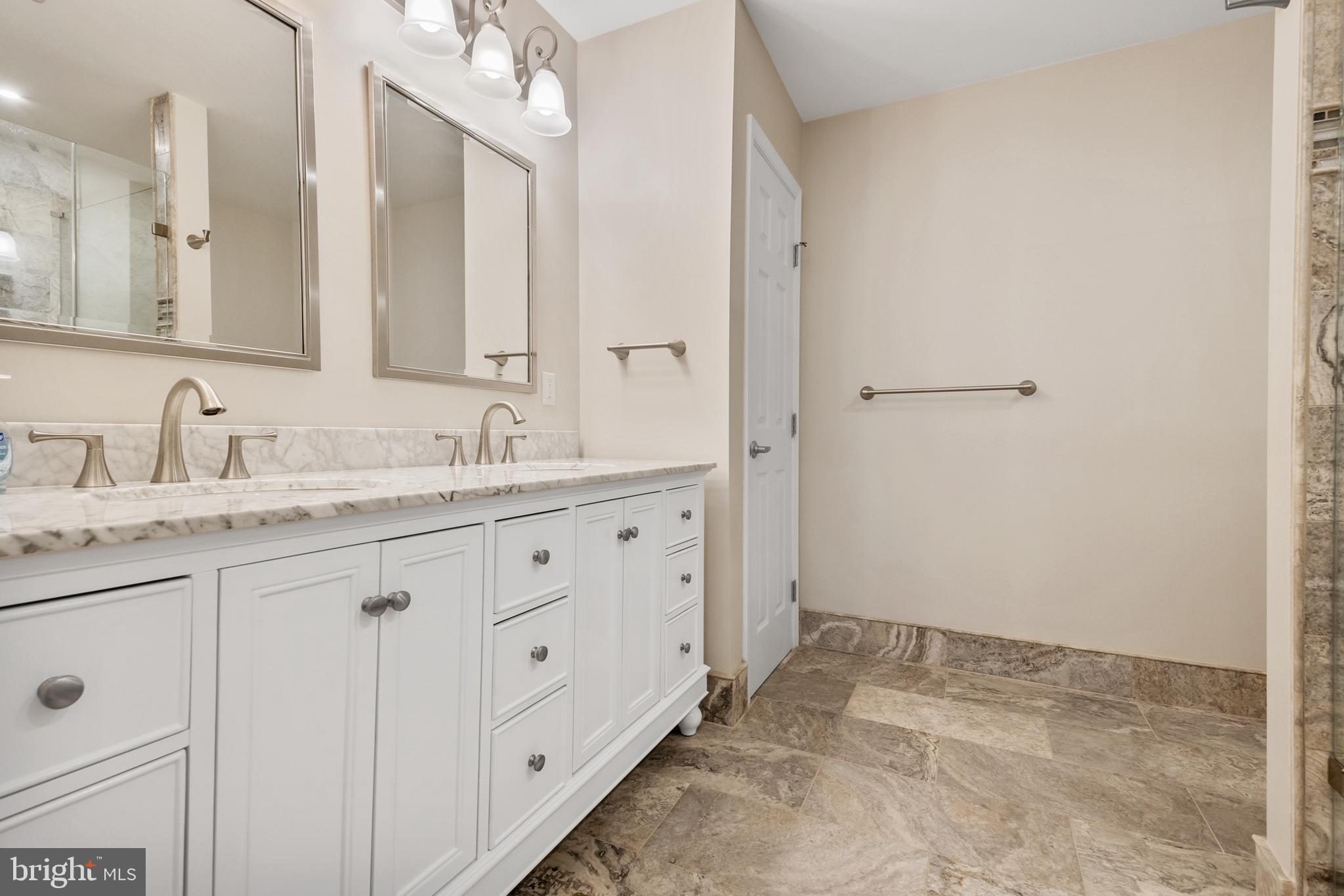 84 Chapel Hill Road Mount Laurel, NJ 08054 - Photo 22 of 37 Sumptuous en suite with high end finishes