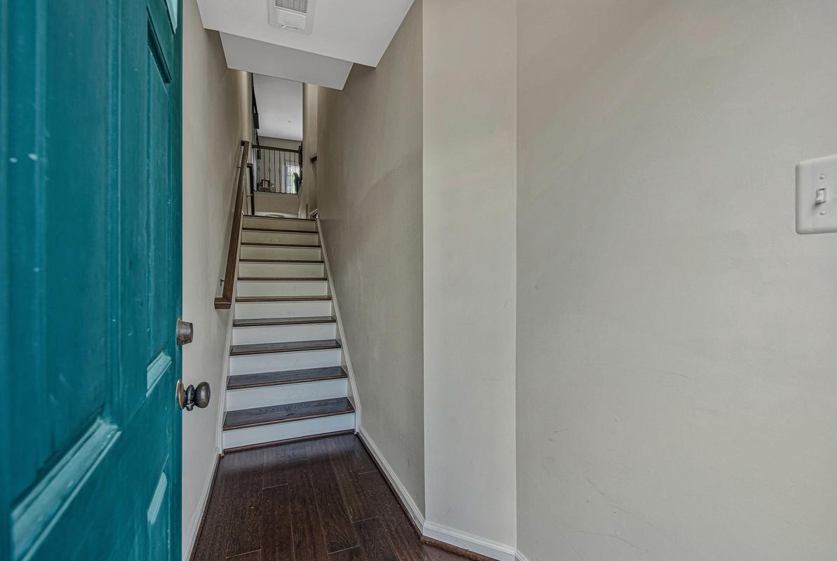 14413 Sandy Ridge Lane Laurel, MD 20707 - Photo 5 of 41 Inviting entryway.