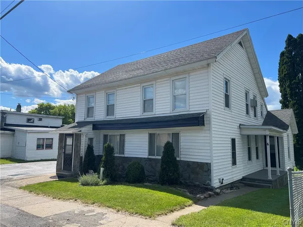 $250,000 | 8 Clinton Street, New Hartford, NY 13417