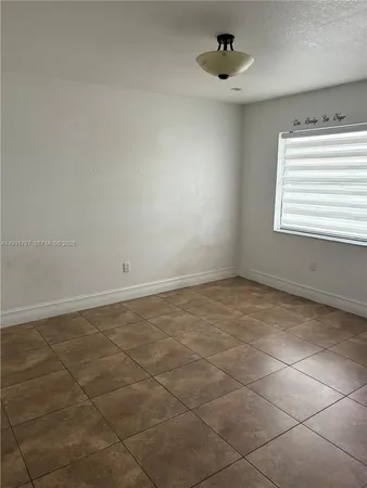 $3,500 | 4386 West 10th Avenue, Hialeah, FL 33012