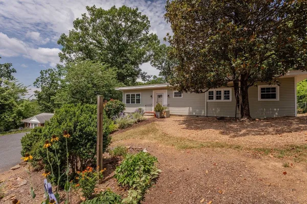 $250,000 | 450 Mountain View Drive, Staunton, VA 24401