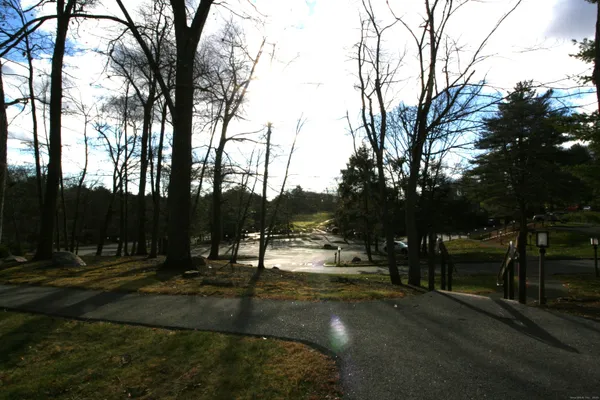 $2,500 | 7 Twin Oak Court, Unit 7, Avon, CT 06001