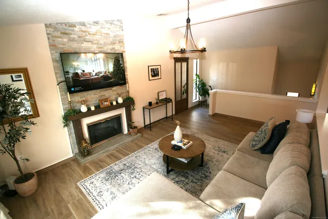 $2,500 | 7 Twin Oak Court, Unit 7, Avon, CT 06001