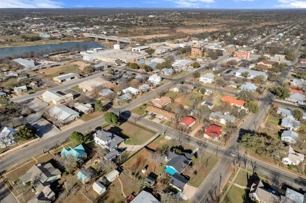 $449,000 | 909 Flag Street, Llano, TX 78643