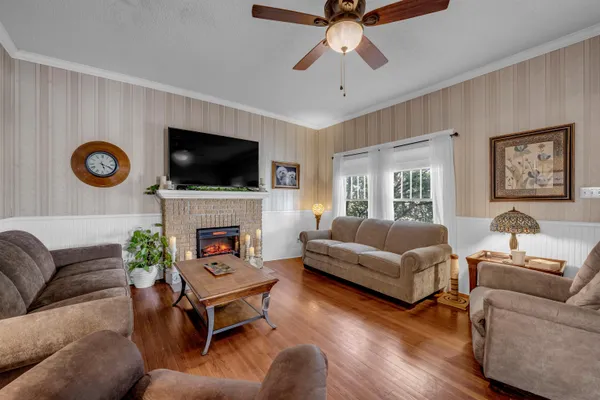 $449,000 | 909 Flag Street, Llano, TX 78643