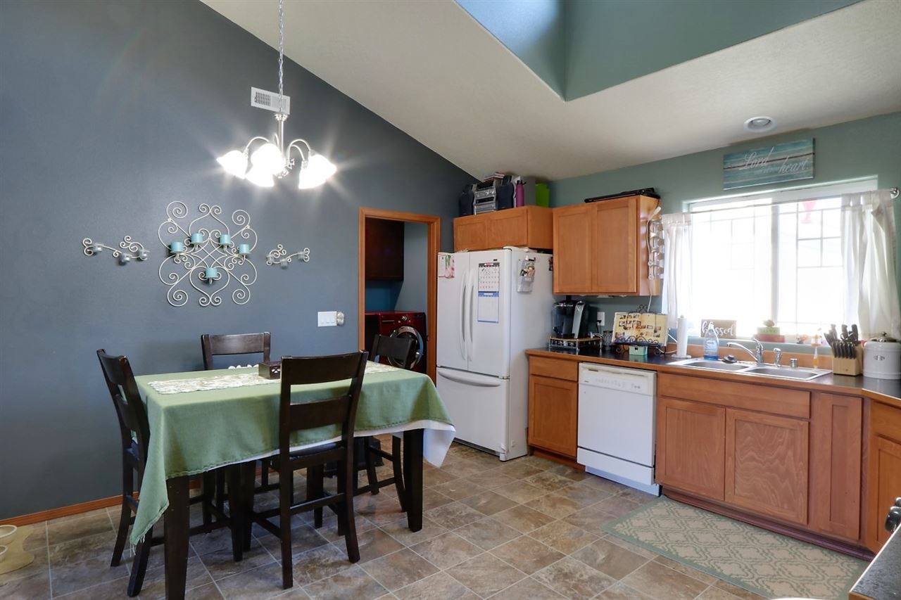 7733 North Maple Street Spokane, WA 99208 - Photo 8 of 20 Gallery Image 8