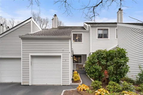$795,000 | 17 Ledgewood Commons, Millwood, NY 10546