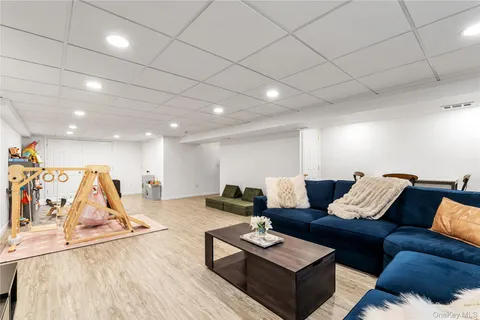 $795,000 | 17 Ledgewood Commons, Millwood, NY 10546