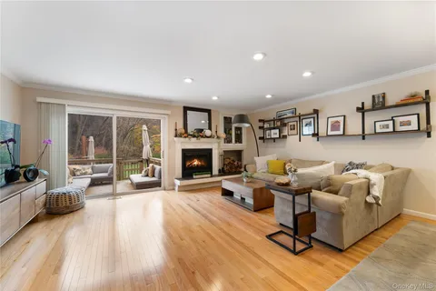 $795,000 | 17 Ledgewood Commons, Millwood, NY 10546